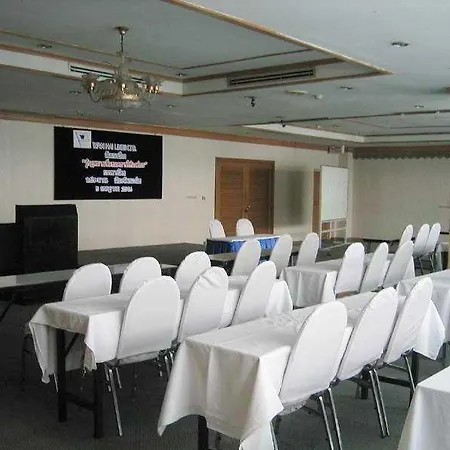 Pinnacle Lumpinee Park Hotel 