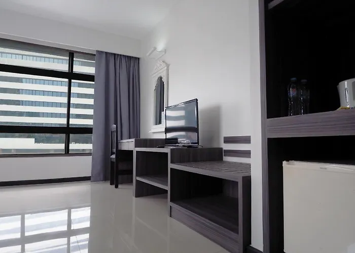 Pinnacle Lumpinee Park Hotel