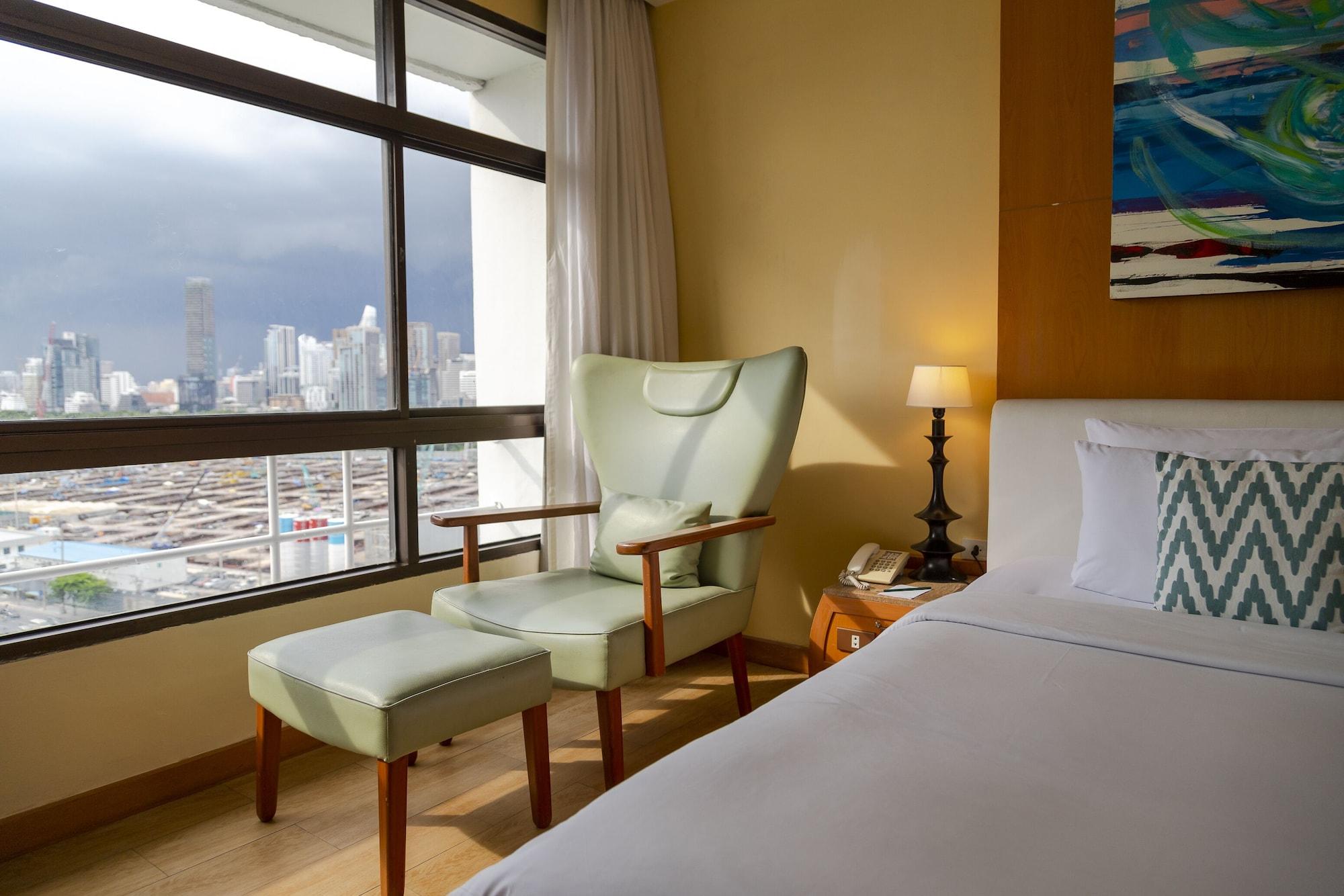 Отель Pinnacle Lumpinee Park 3*