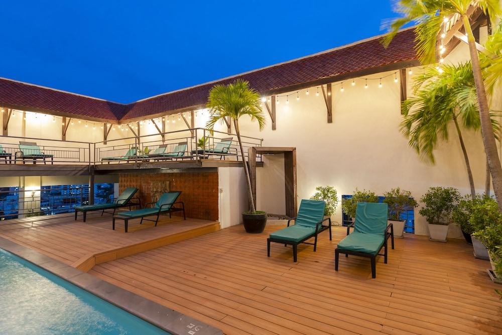 Отель Pinnacle Lumpinee Park 3*