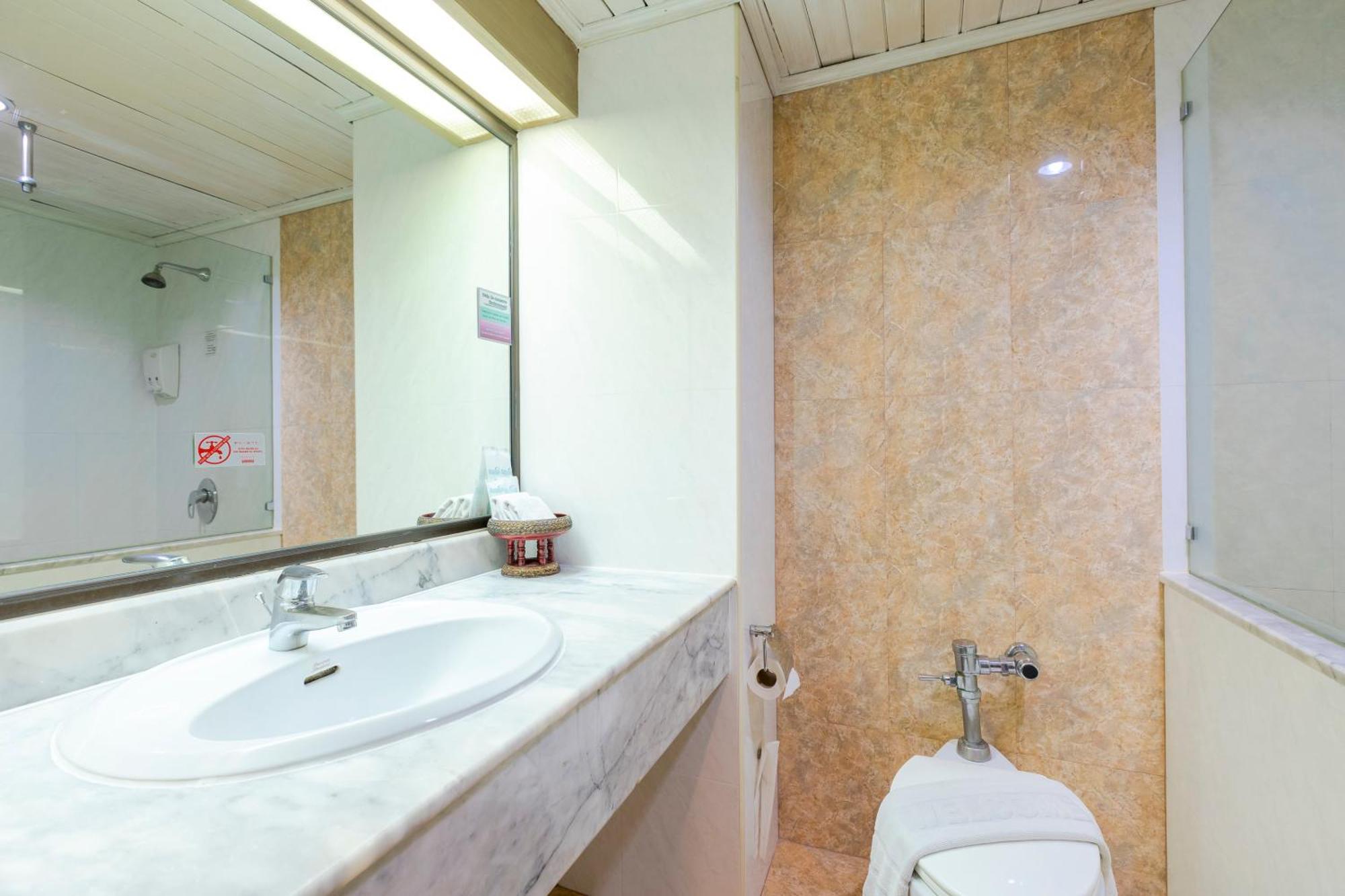 Отель Pinnacle Lumpinee Park 3*