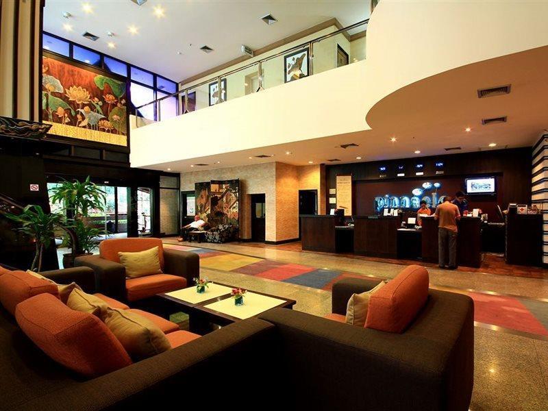 Отель Pinnacle Lumpinee Park